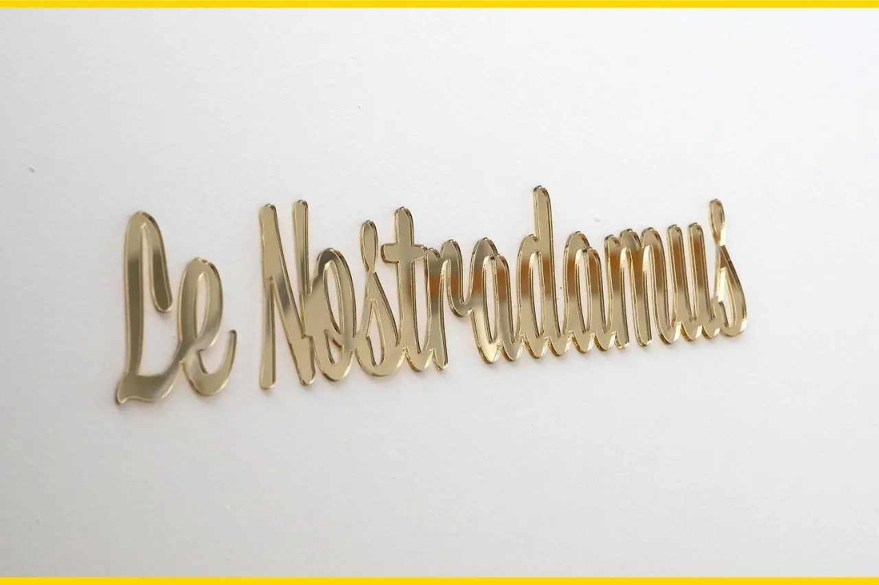 Le Nostradamus - Magnifique Appartement Cours Principal Plein Centre Avec Parking Salon-de-Provence Apartment