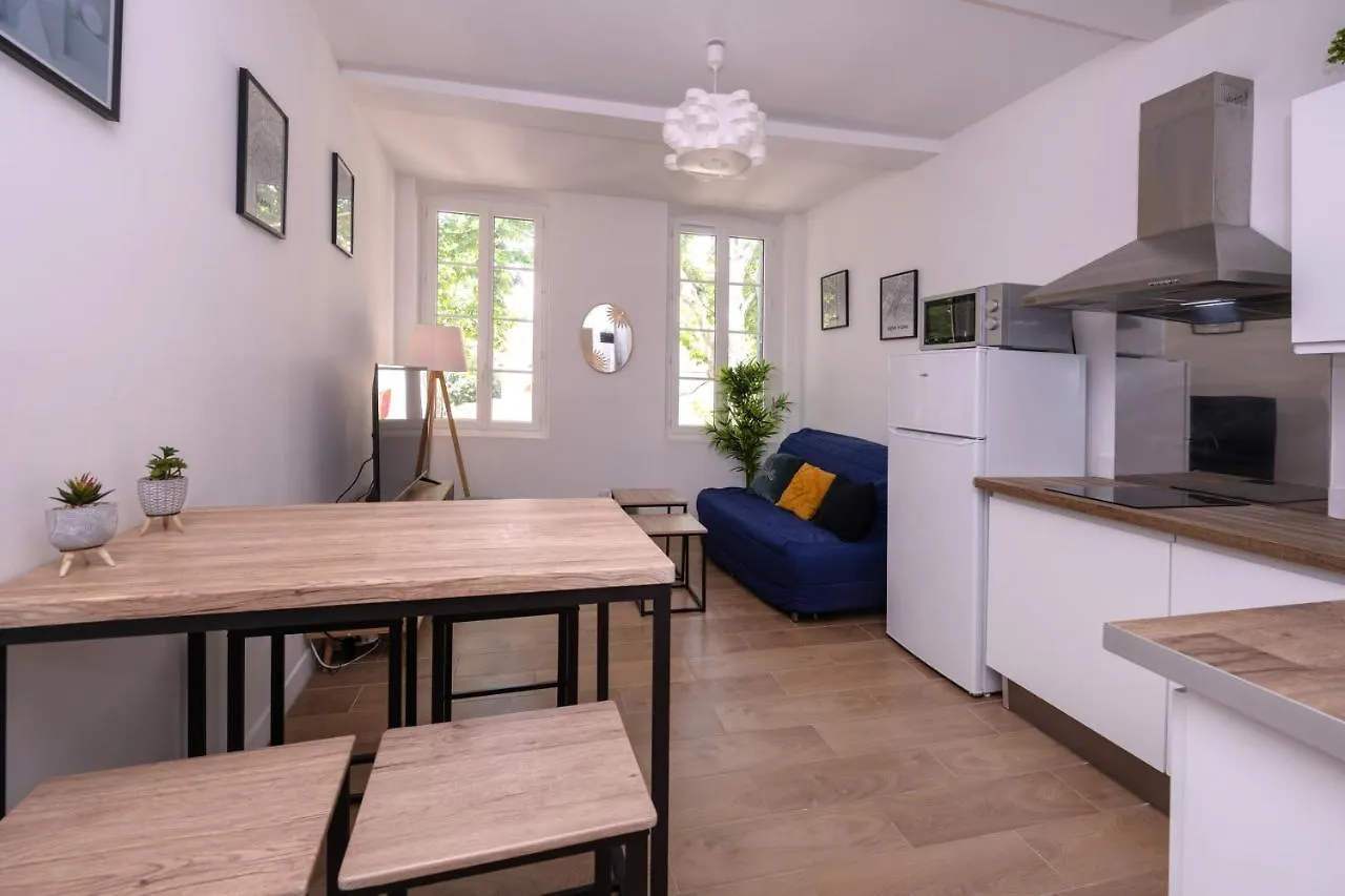 Apartment Le Nostradamus - Magnifique Appartement Cours Principal Plein Centre Avec Parking Salon-de-Provence