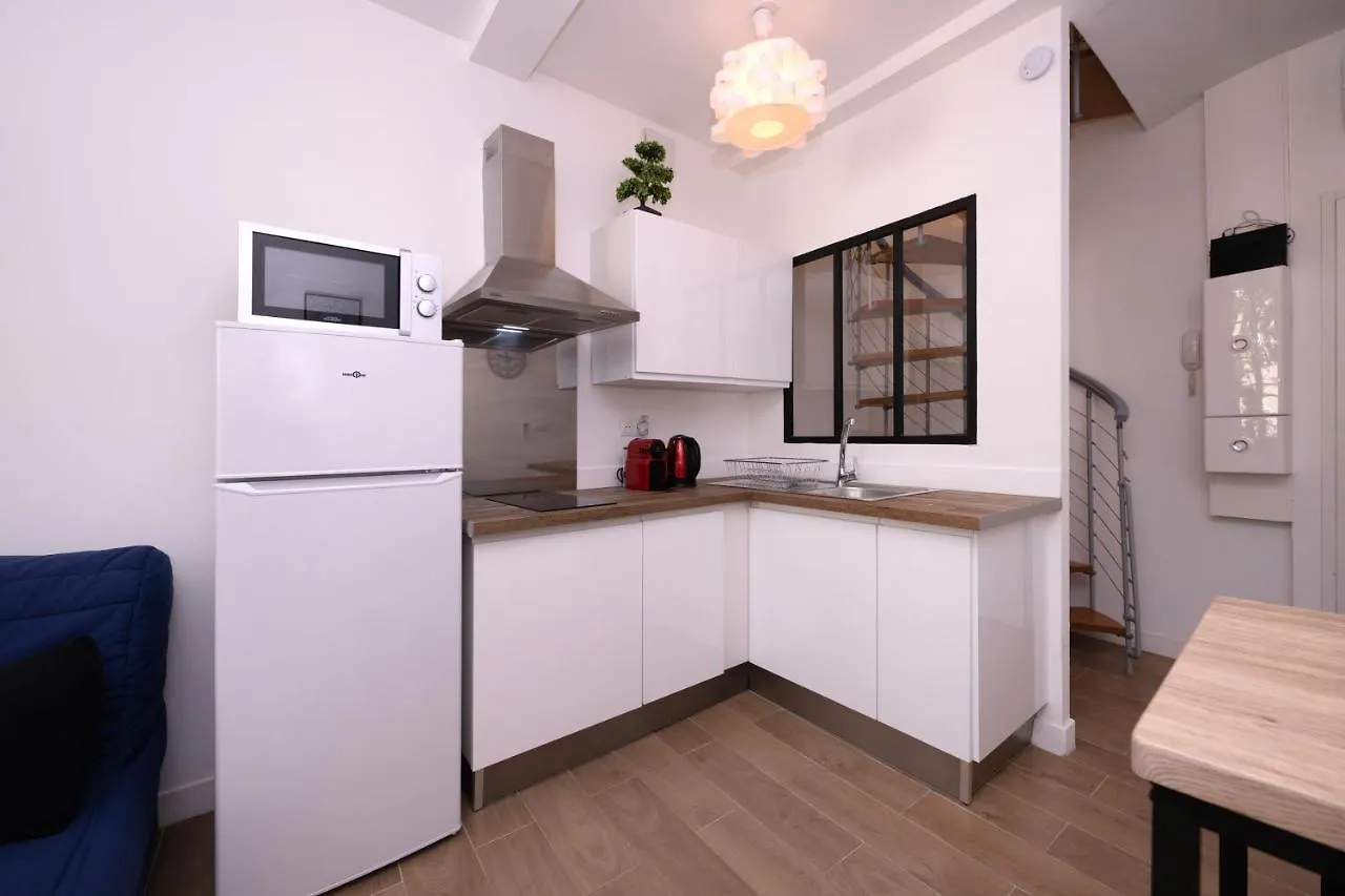 Le Nostradamus - Magnifique Appartement Cours Principal Plein Centre Avec Parking Salon-de-Provence Apartment