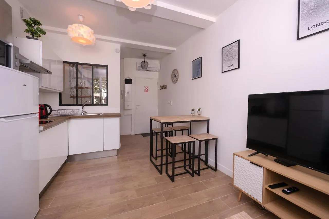Apartment Le Nostradamus - Magnifique Appartement Cours Principal Plein Centre Avec Parking Salon-de-Provence