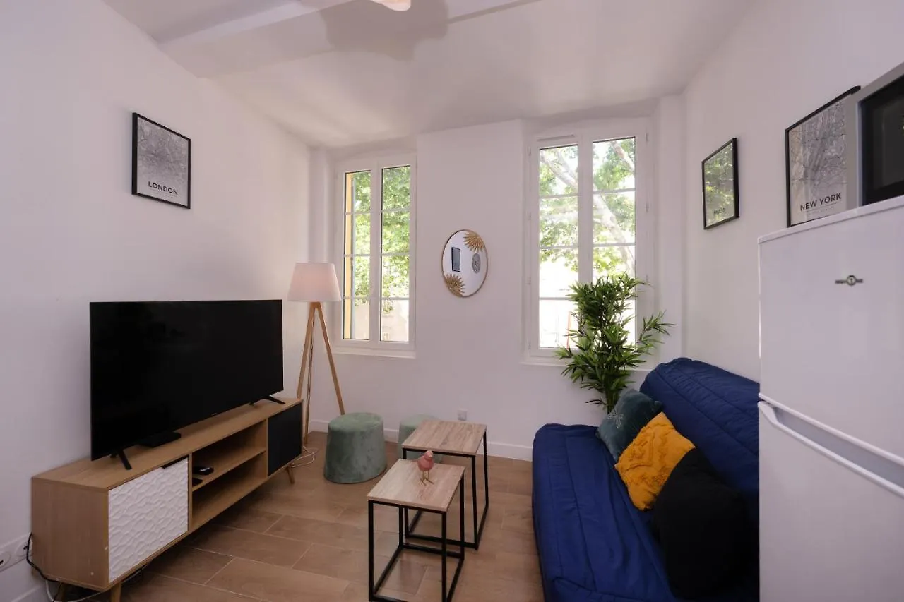 Le Nostradamus - Magnifique Appartement Cours Principal Plein Centre Avec Parking Salon-de-Provence Apartment