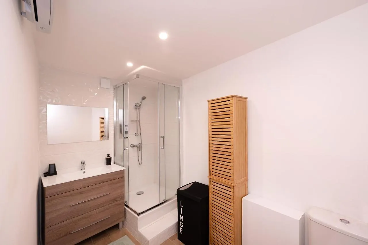 Le Nostradamus - Magnifique Appartement Cours Principal Plein Centre Avec Parking Salon-de-Provence Apartment