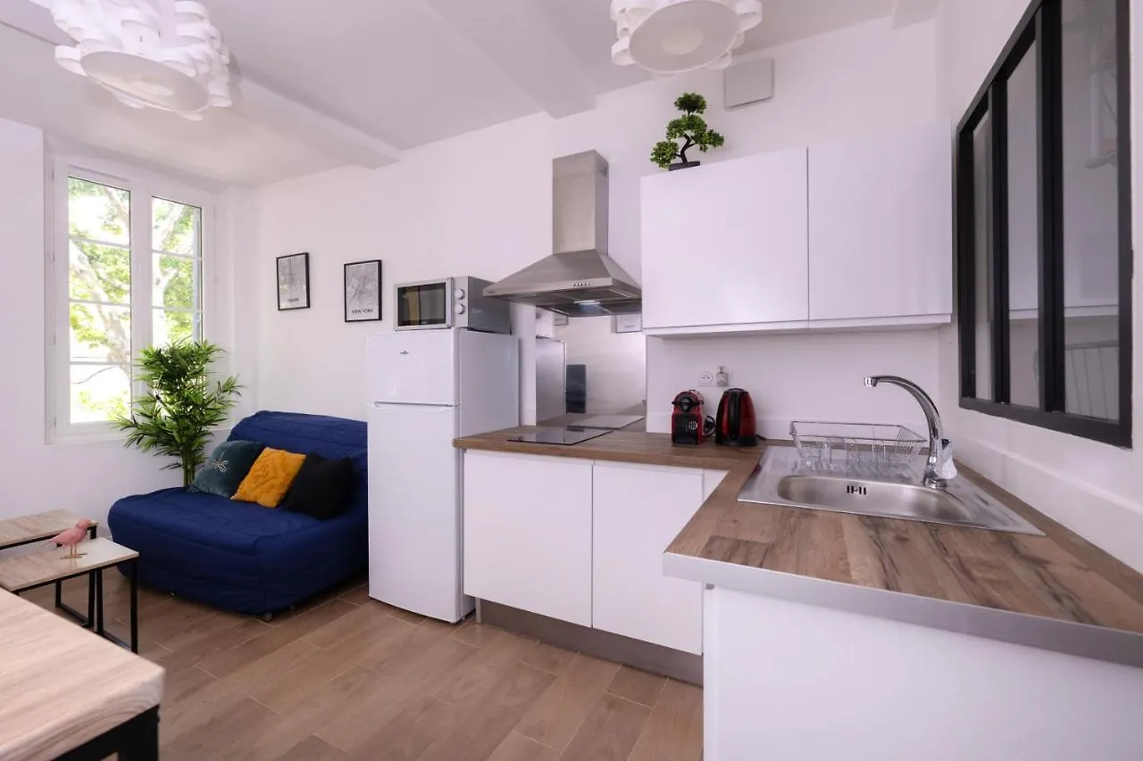 Le Nostradamus - Magnifique Appartement Cours Principal Plein Centre Avec Parking Salon-de-Provence