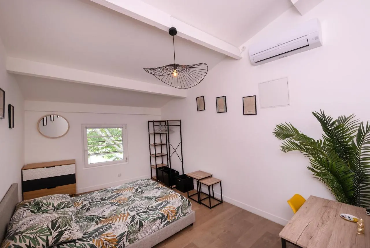 Apartment Le Nostradamus - Magnifique Appartement Cours Principal Plein Centre Avec Parking Salon-de-Provence