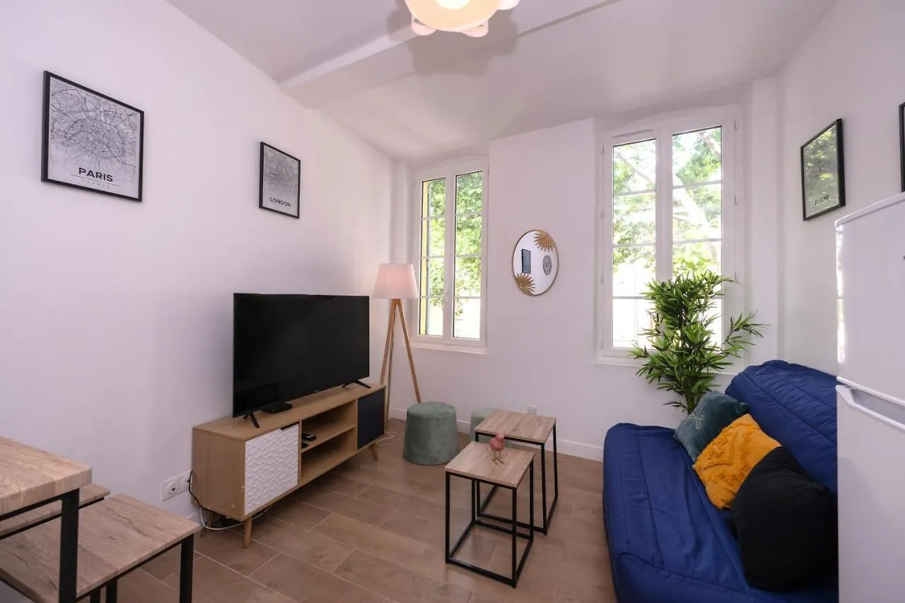 Le Nostradamus - Magnifique Appartement Cours Principal Plein Centre Avec Parking Salon-de-Provence France