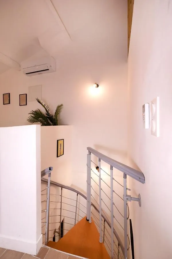Le Nostradamus - Magnifique Appartement Cours Principal Plein Centre Avec Parking Salon-de-Provence Apartment