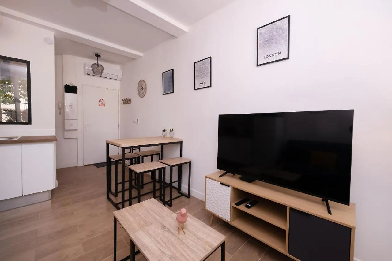 Le Nostradamus - Magnifique Appartement Cours Principal Plein Centre Avec Parking Salon-de-Provence 0*,  France